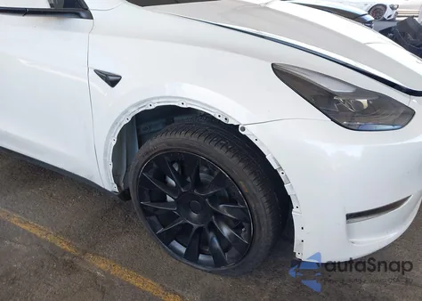 2023 Tesla Model Y Awd/Long Range Dual Motor All-Wheel Drive z USA, uszkodzony, nr VIN 7SAYGDEE1PF627623